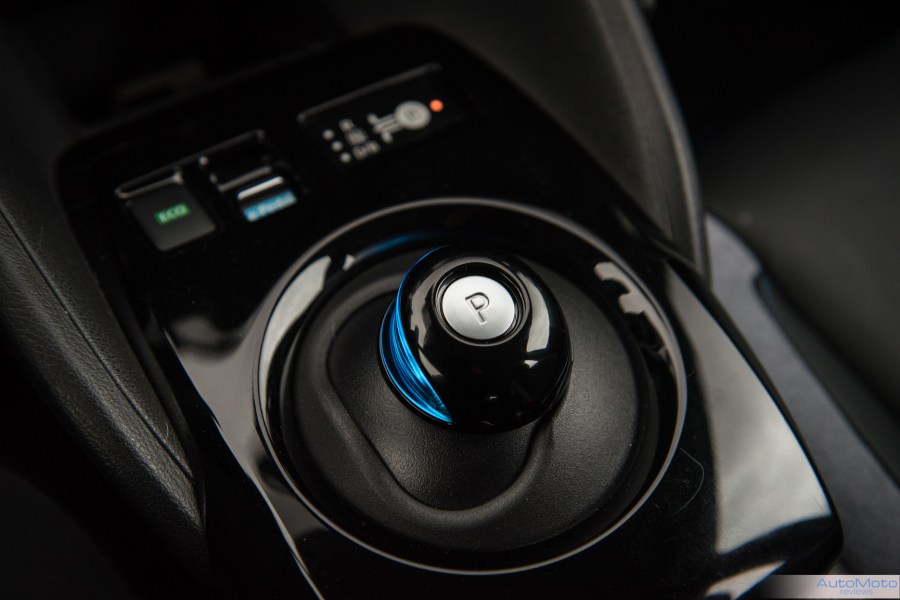 2018 Nissan Leaf-13